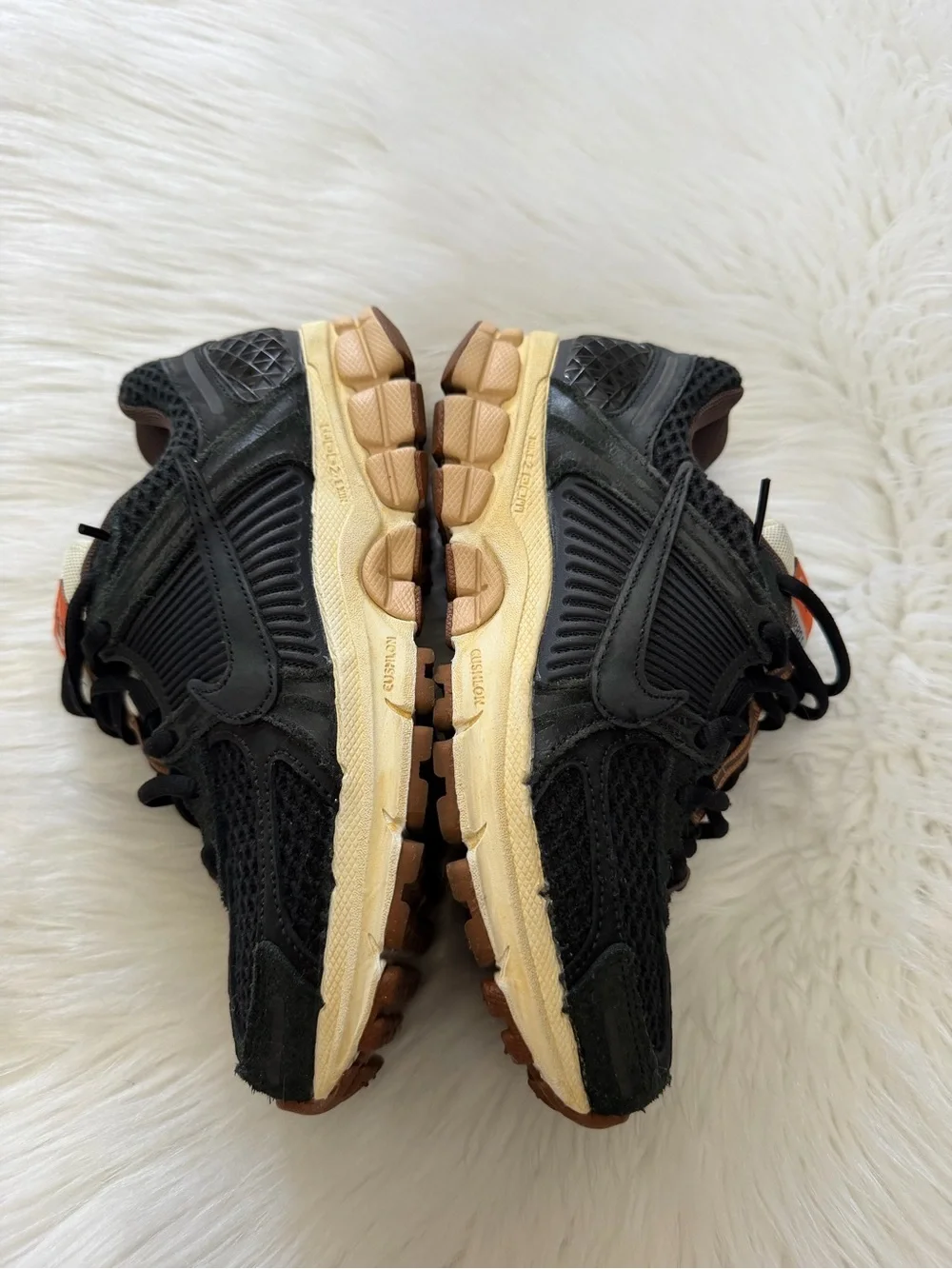 Nike Black and Sesame Vomero 5 Running Sneakers Sz 6.5